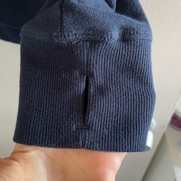 BOGO 🛍️ Tommy Hilfiger Logo Sweatshirt with Thumb Holes - Picture 6 of 6